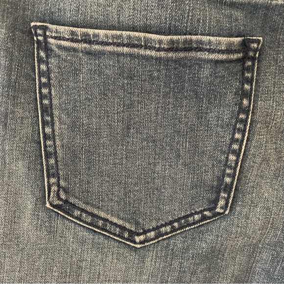 Sneak Peak Crop Jeans - Picture 9 of 13